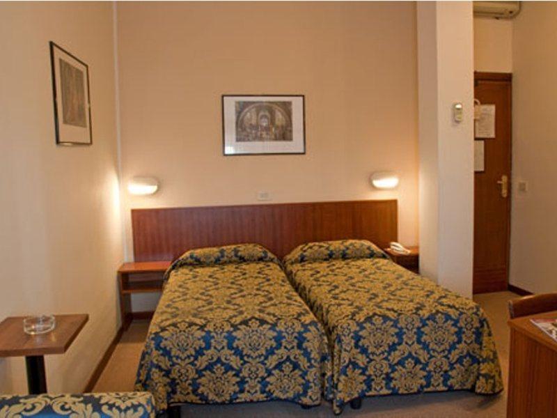 Columbus Urban Resort Florens Rum bild A room at the hotel