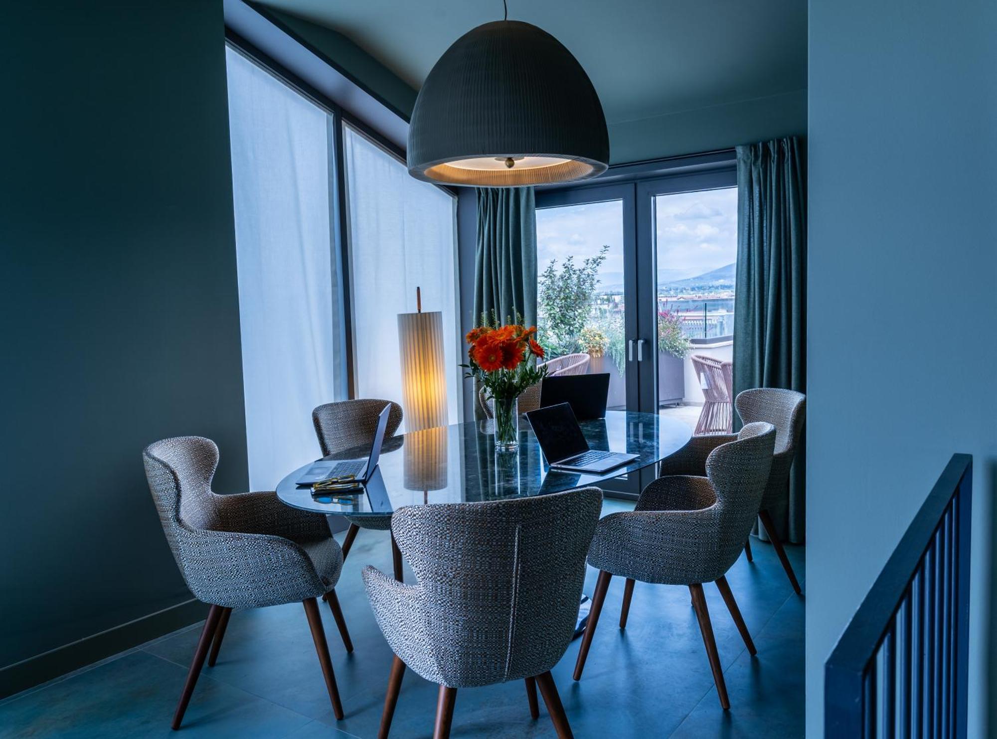 Columbus Urban Resort Florens Exteriör bild Dining room