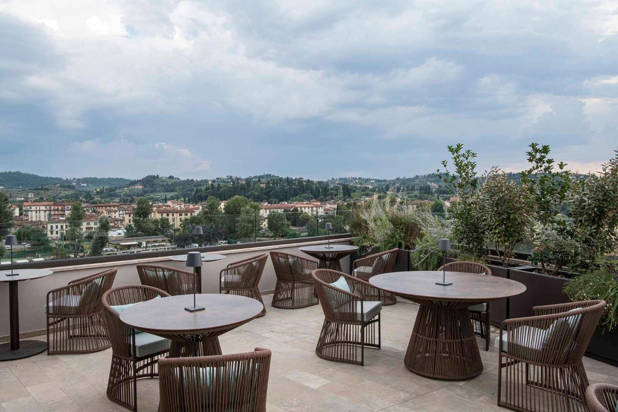 Columbus Urban Resort Florens Exteriör bild The Sky Bar