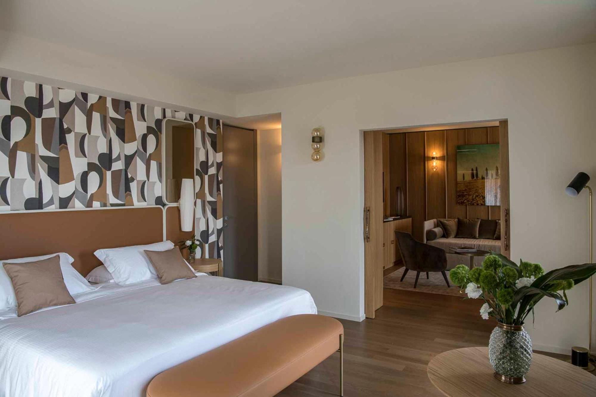Columbus Urban Resort Florens Exteriör bild A room at the hotel