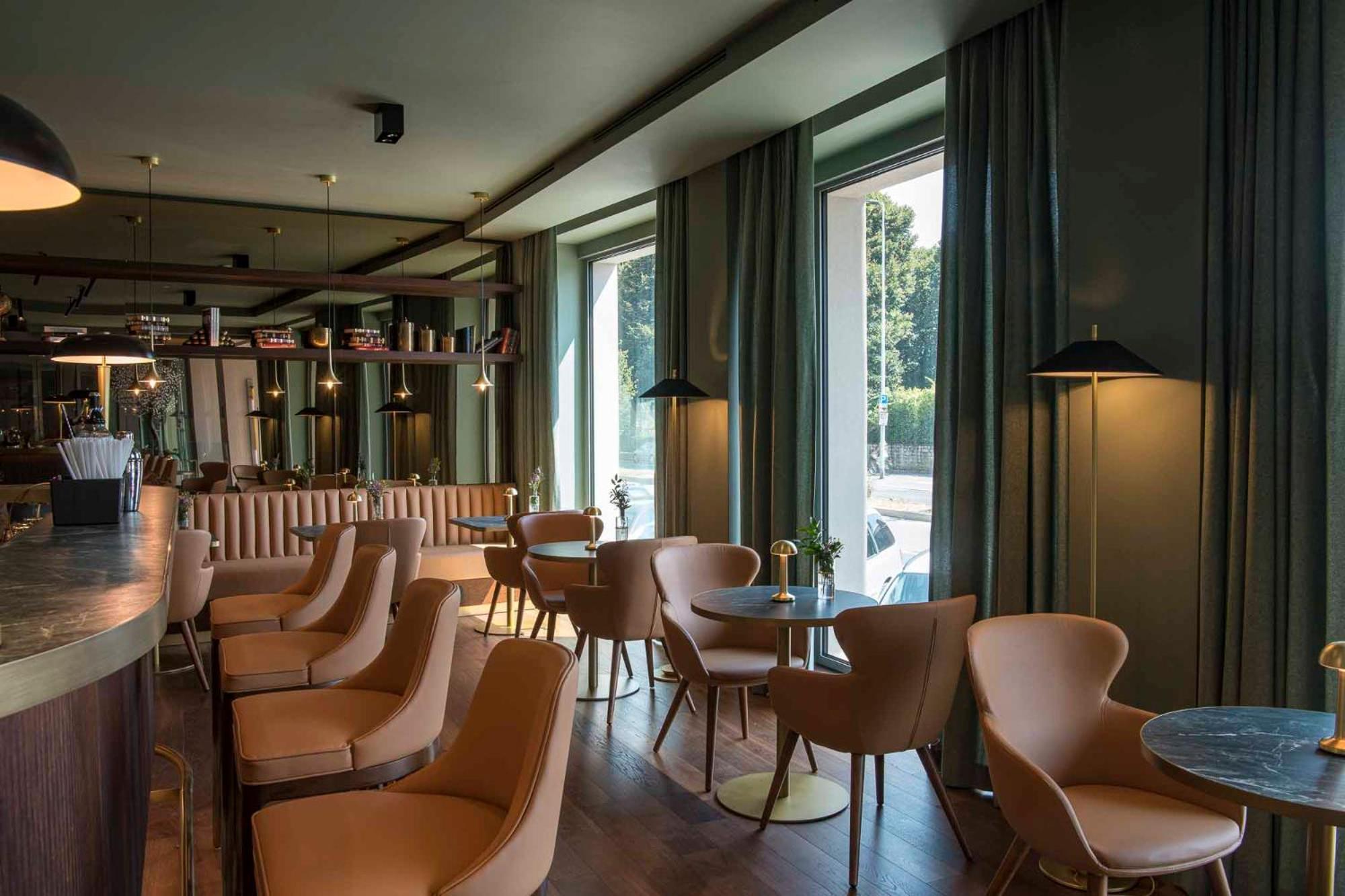 Columbus Urban Resort Florens Exteriör bild The interior of the restaurant