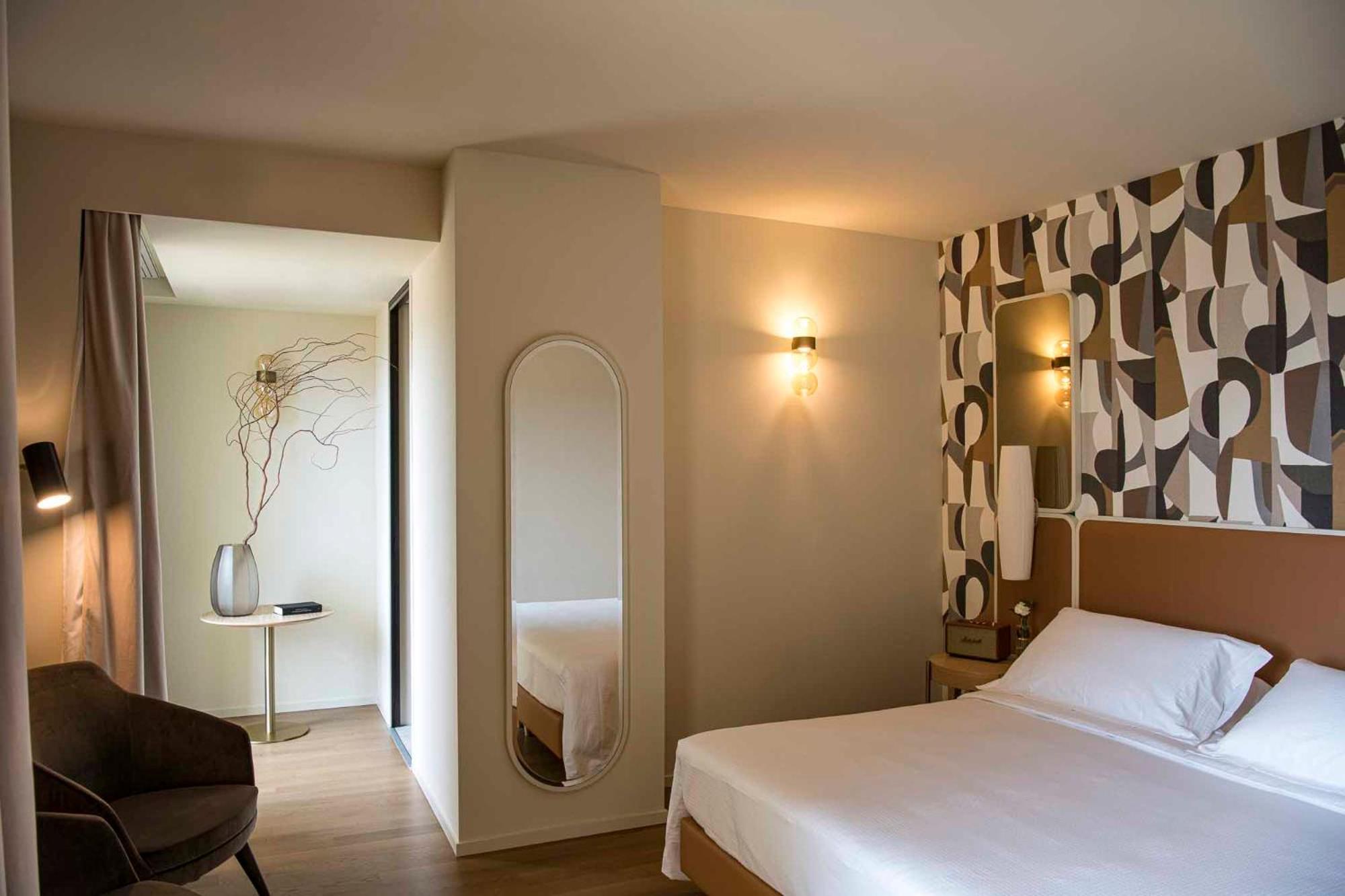 Columbus Urban Resort Florens Exteriör bild A room at the hotel