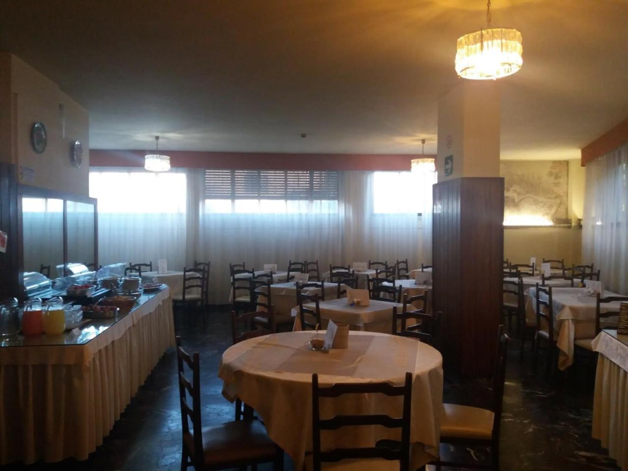 Columbus Urban Resort Florens Exteriör bild The dining room