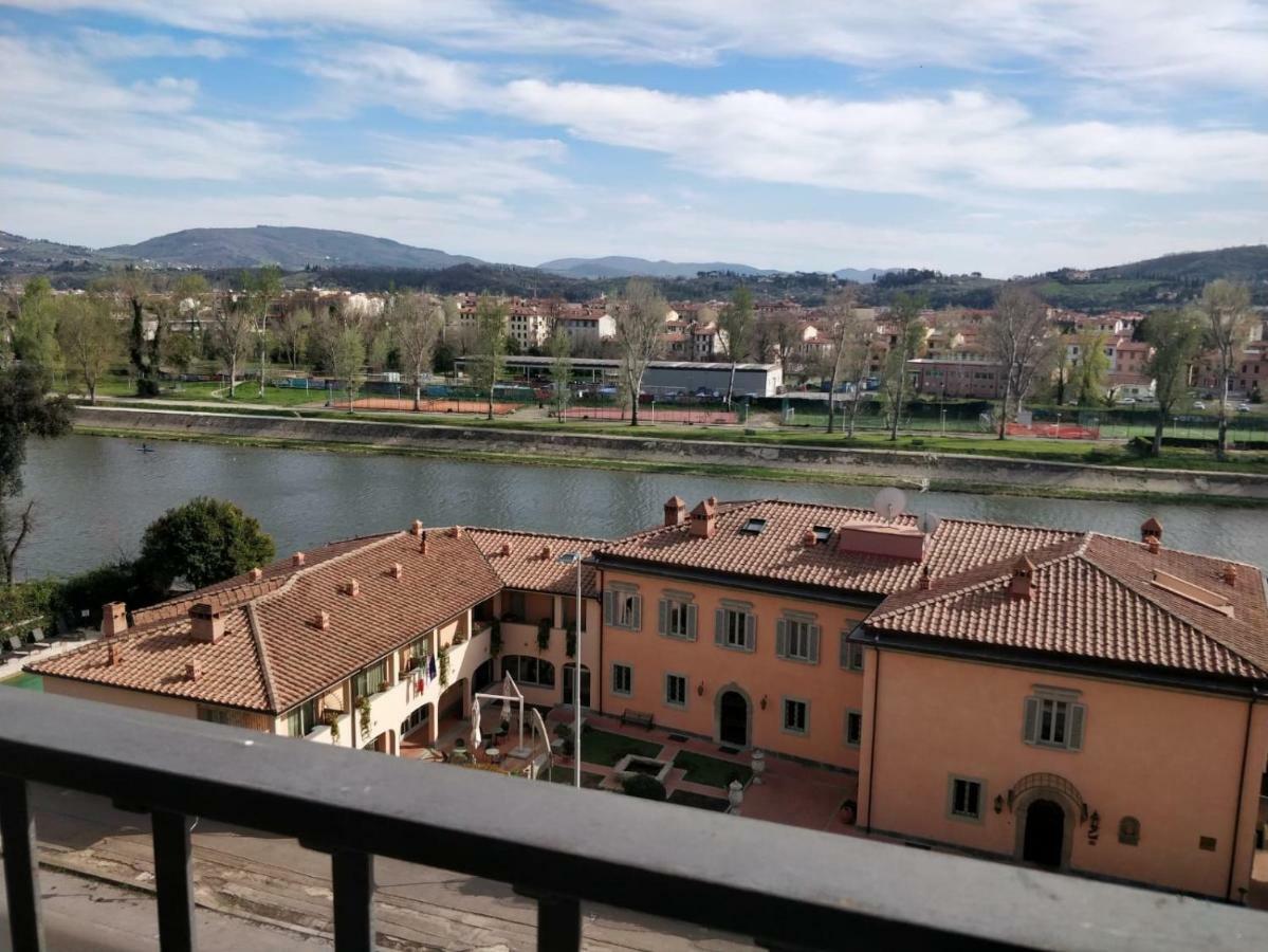 Columbus Urban Resort Florens Exteriör bild View of the Arno from the museum