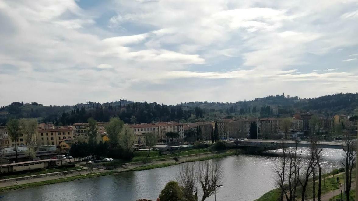 Columbus Urban Resort Florens Exteriör bild The Arno at San Miniato al Monte
