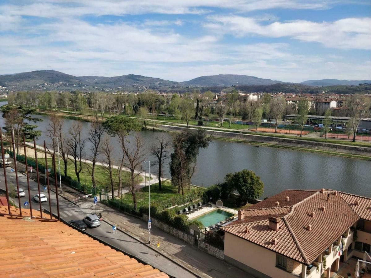 Columbus Urban Resort Florens Exteriör bild The river Arno near Pistoia